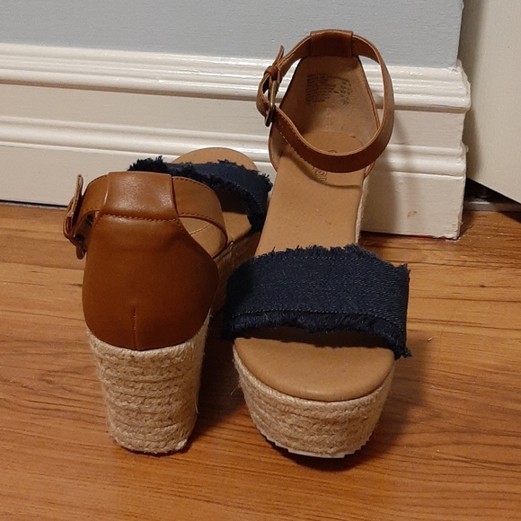Strappy beach wedge sandals size 10 - Picture 4 of 4